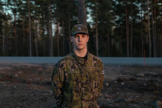 Kuvassa on Porin prikaatissa palveleva jääkäri Roni Ojala.