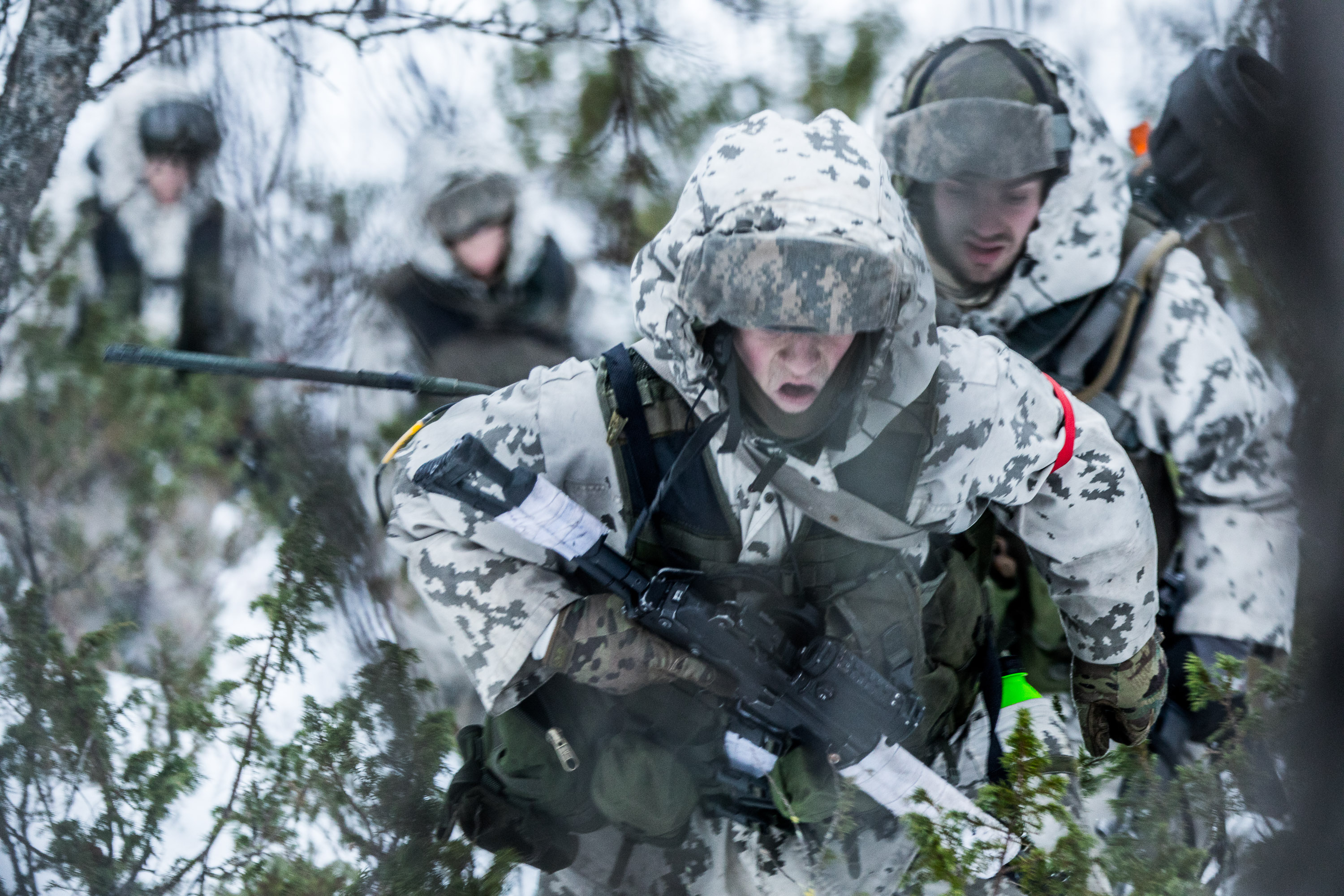 Soldiers moving forward in winter camo