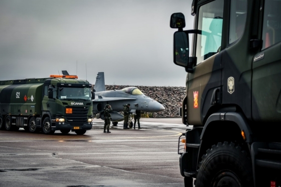 F/A-18 Hornet Hallin tukikohdassa.